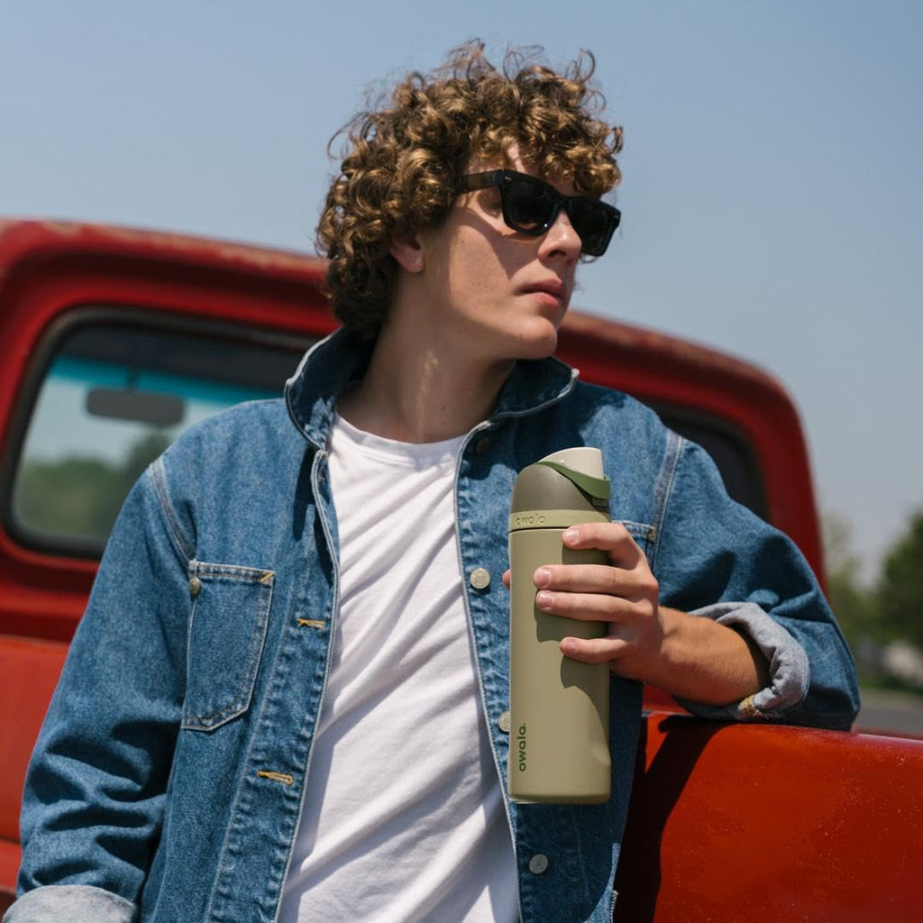 Owala FreeSip Insulated Stainless Steel Water Bottle with Straw, BPA-Free Sports Water Bottle, Great for Travel, 24 Oz, Denim